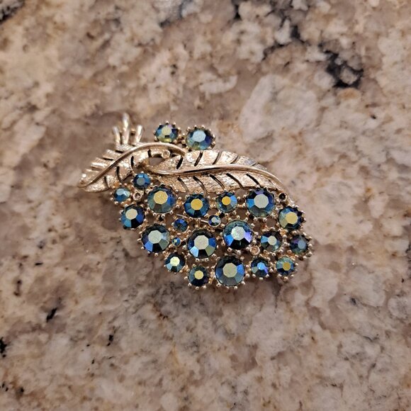 Vintage CORO Teal Rhinestone Gold Tone Brooch - Picture 2 of 4